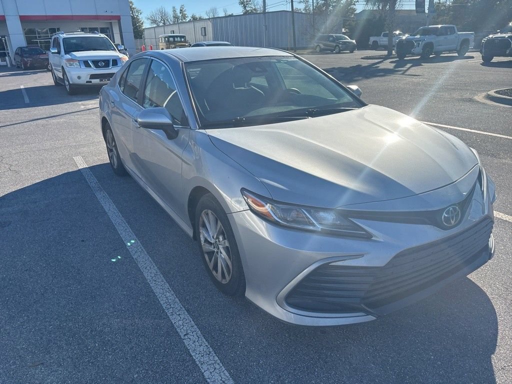 Used 2022 Toyota Camry LE FWD image 11