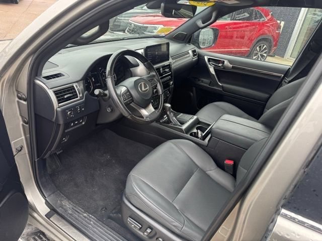 Used 2023 Lexus GX 460 Premium w/ Accessory Package AWD/4WD image 21