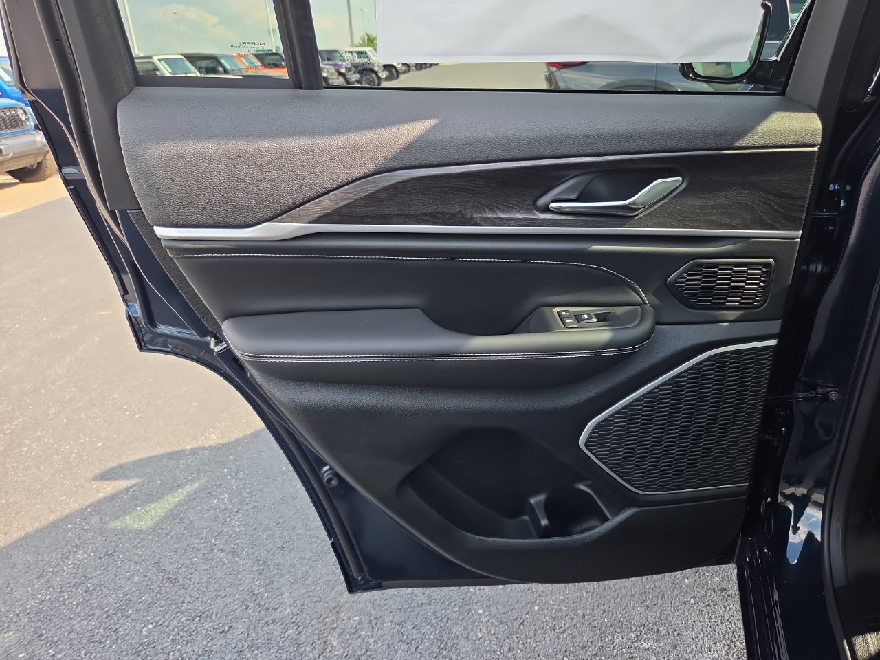 New 2027 Jeep Grand Cherokee Limited AWD/4WD image 19
