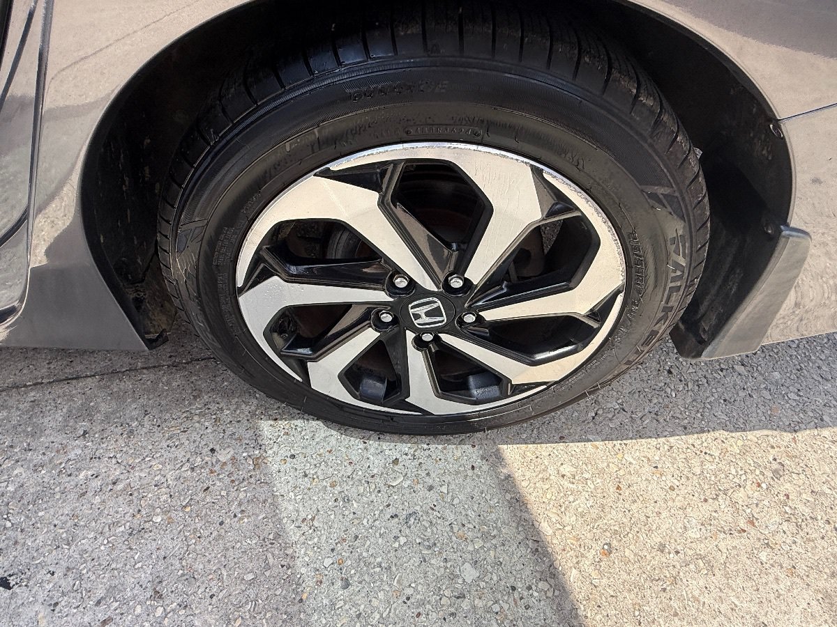 Used 2017 Honda Accord EX-L image 10