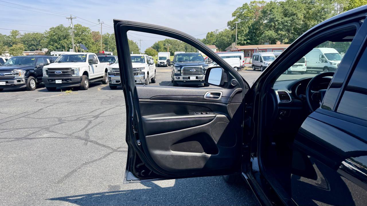 Used 2019 Jeep Grand Cherokee Altitude AWD/4WD image 13