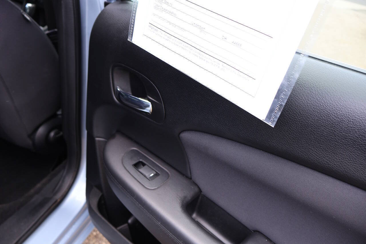 Used 2013 Chrysler 200 Touring FWD image 16