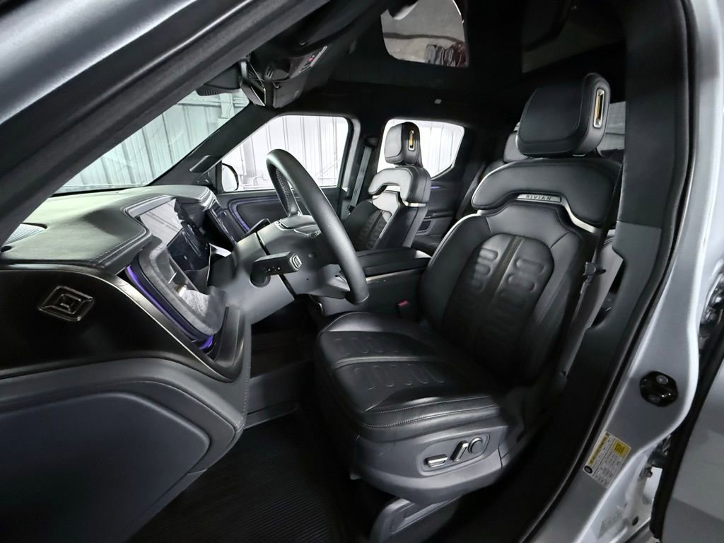 Used 2022 Rivian R1T Adventure image 17