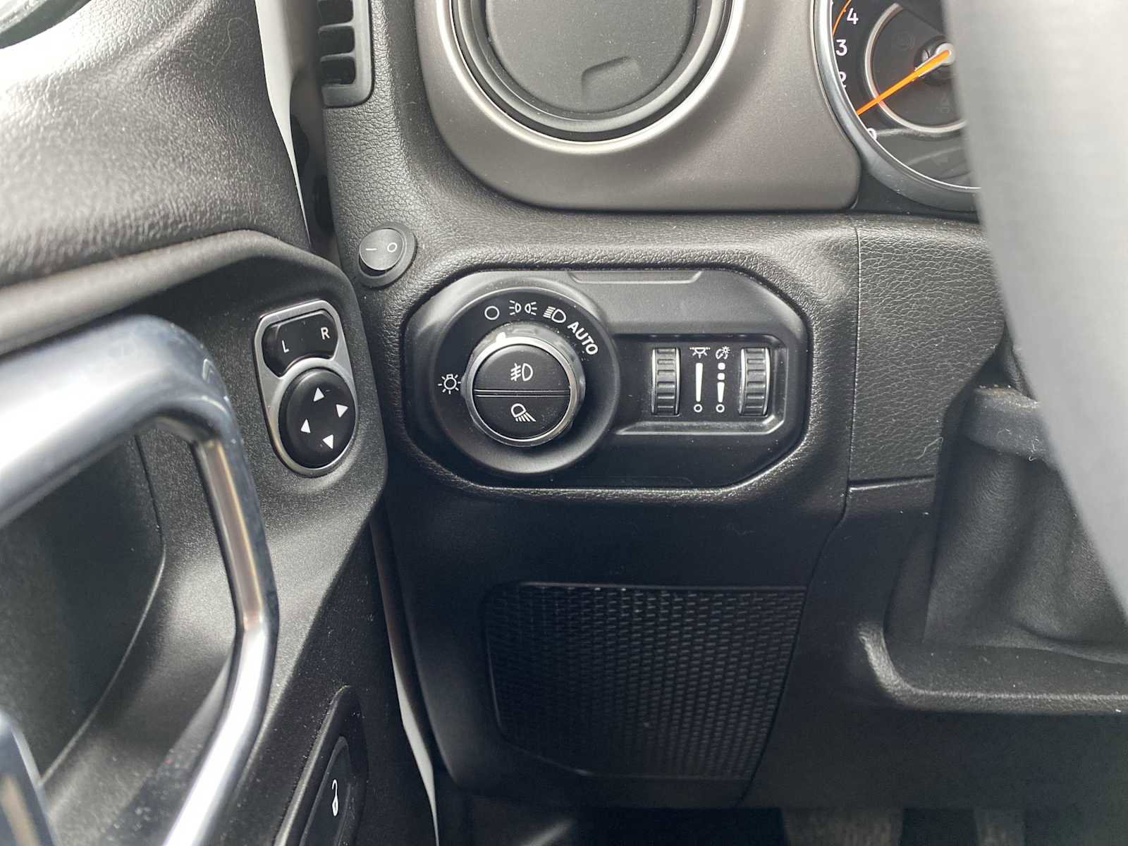 Certified 2020 Jeep Gladiator Sport w/ Quick Order Package 24S image 21