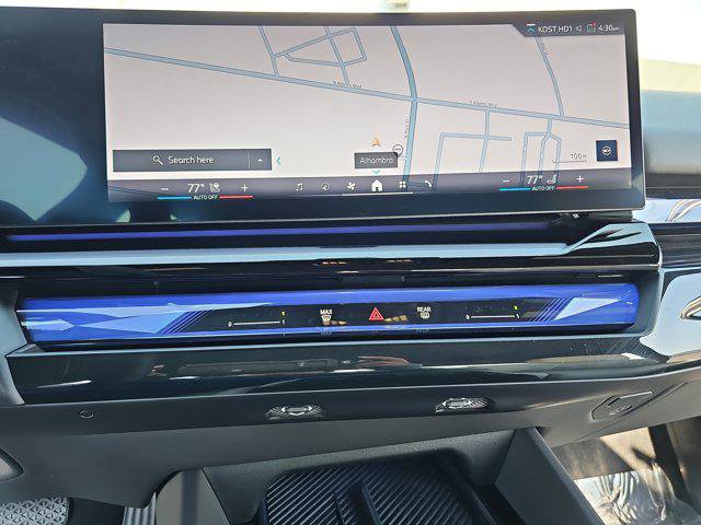 Used 2024 BMW 540i xDrive w/ Premium Package image 24