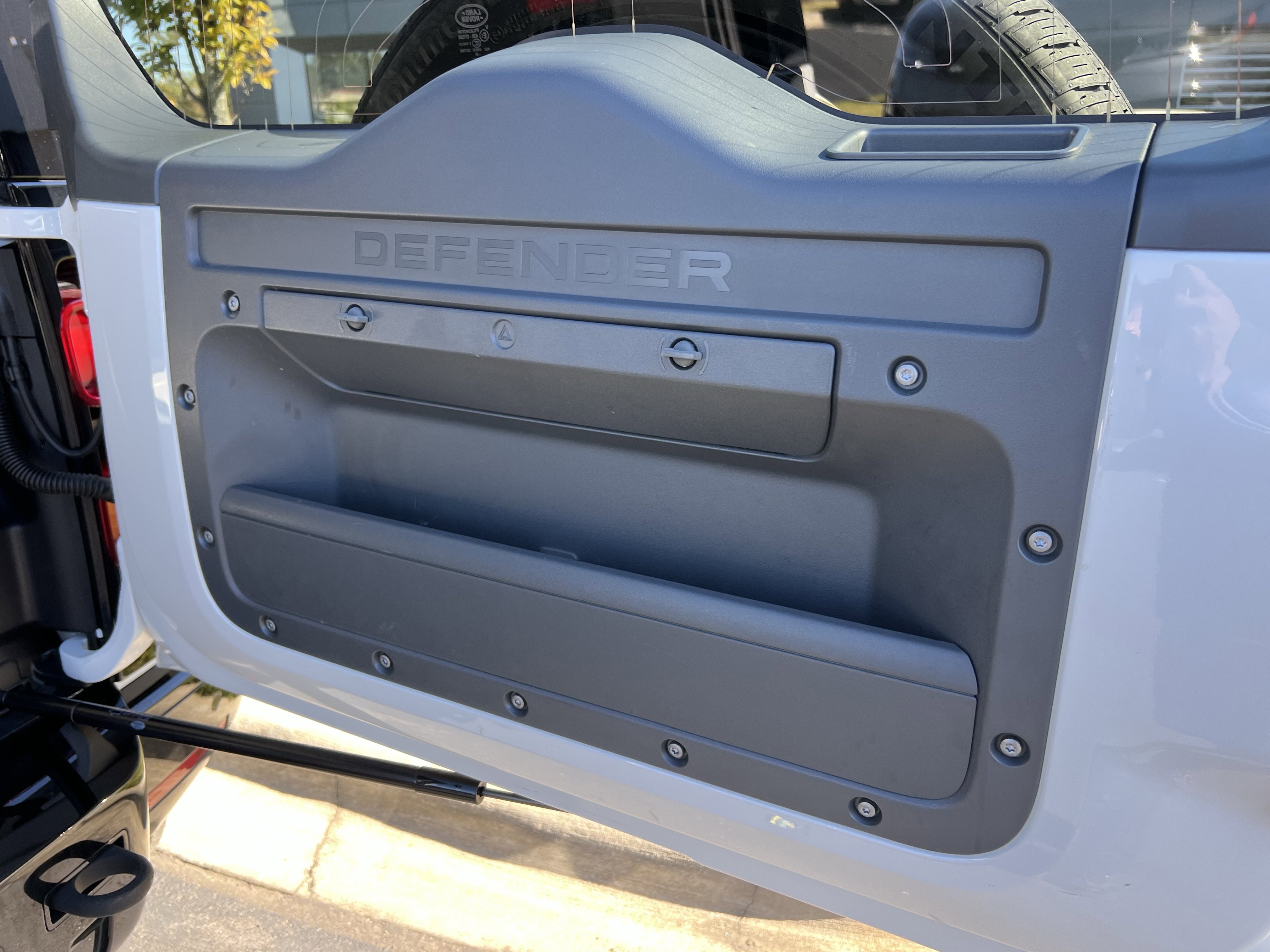 Used 2023 Land Rover Defender 110 X-Dynamic SE image 33