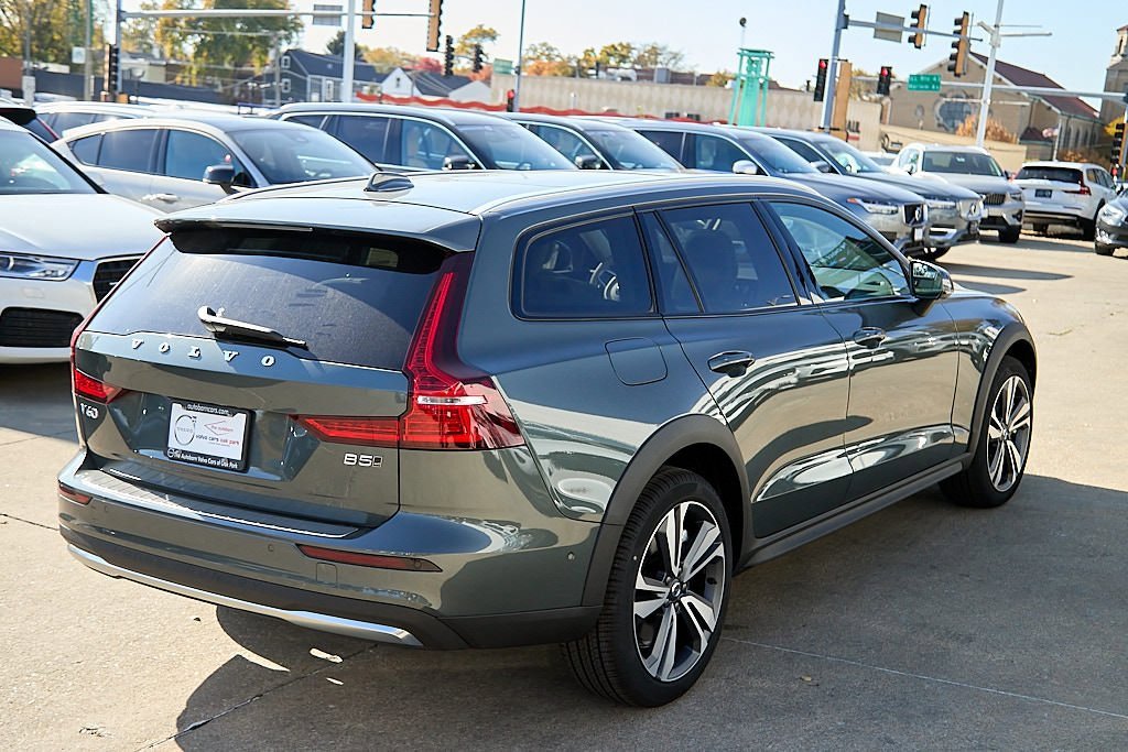 New 2026 Volvo V60 B5 Cross Country Plus w/ Climate Package image 9