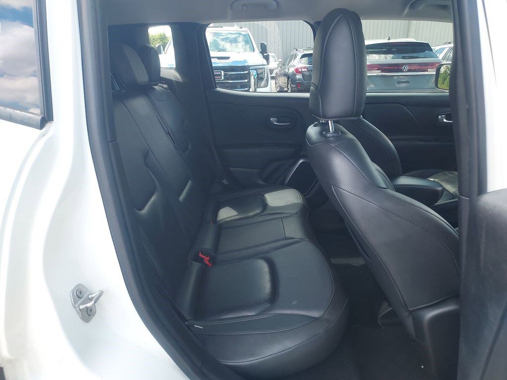 Used 2018 Jeep Renegade Limited w/ UConnect 8.4 Nav Group AWD/4WD image 25