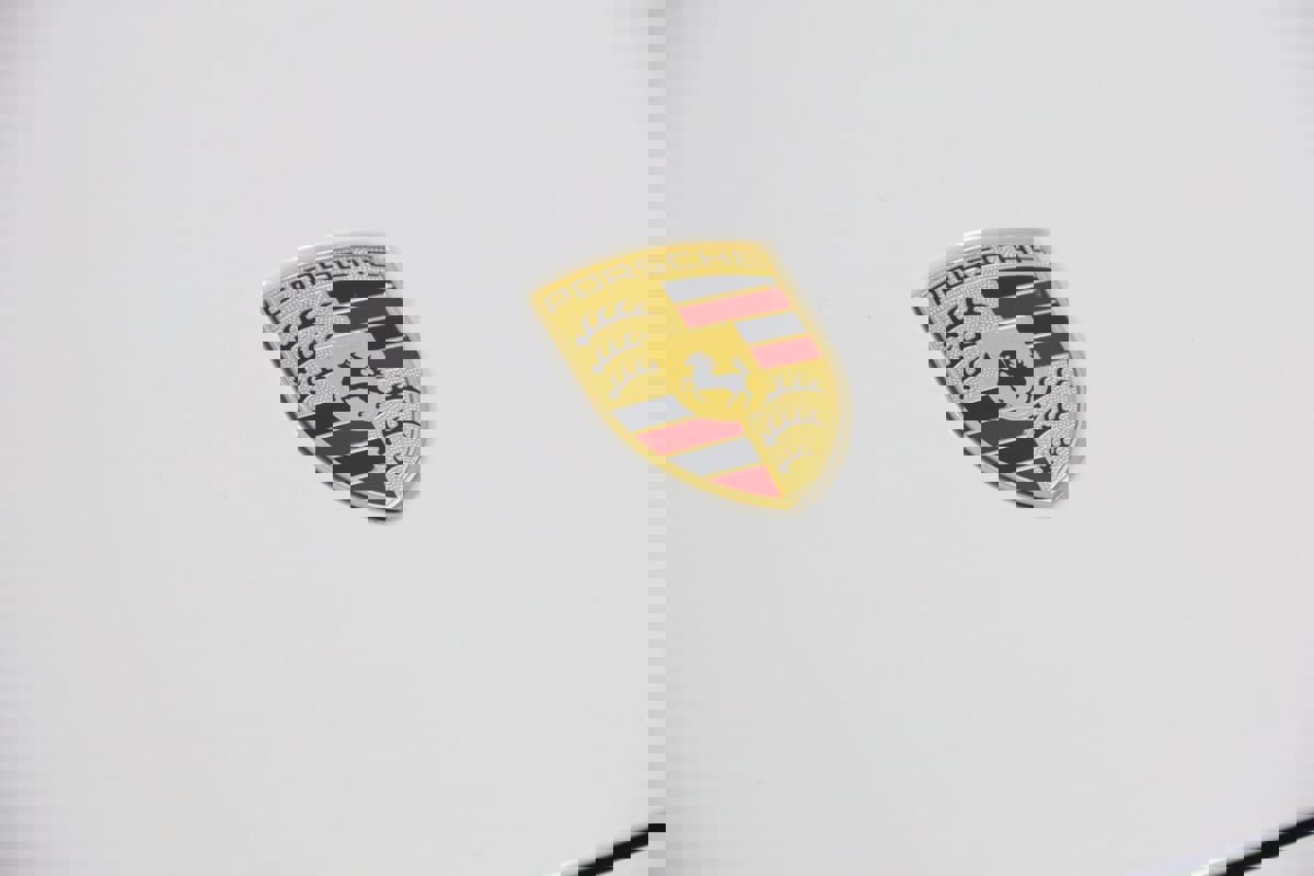 Used 2020 Porsche Taycan 4S image 18