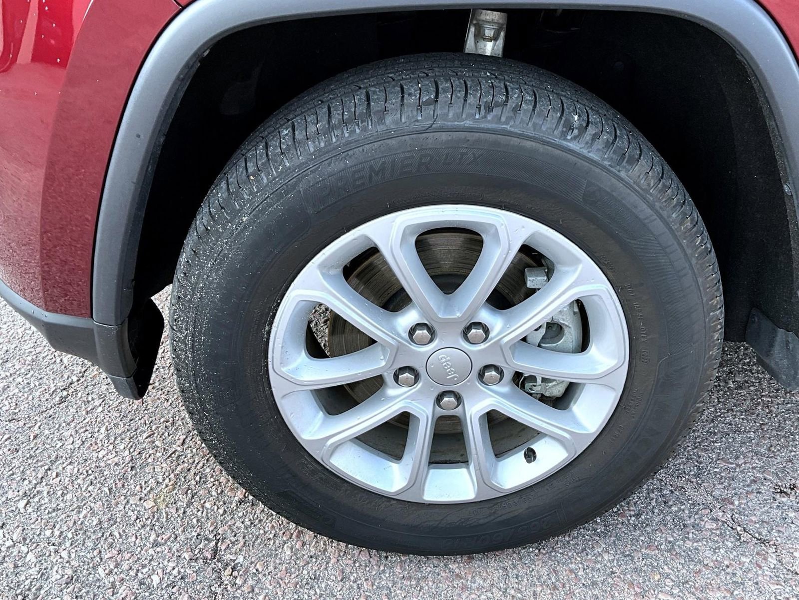 Certified 2022 Jeep Grand Cherokee Laredo X image 22