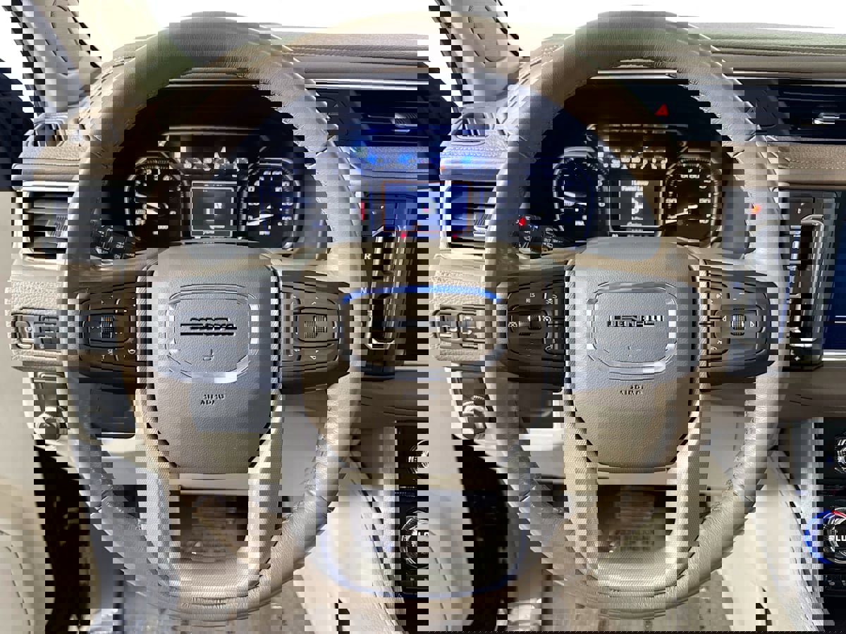 Used 2021 GMC Yukon Denali w/ Denali Premium Package image 12