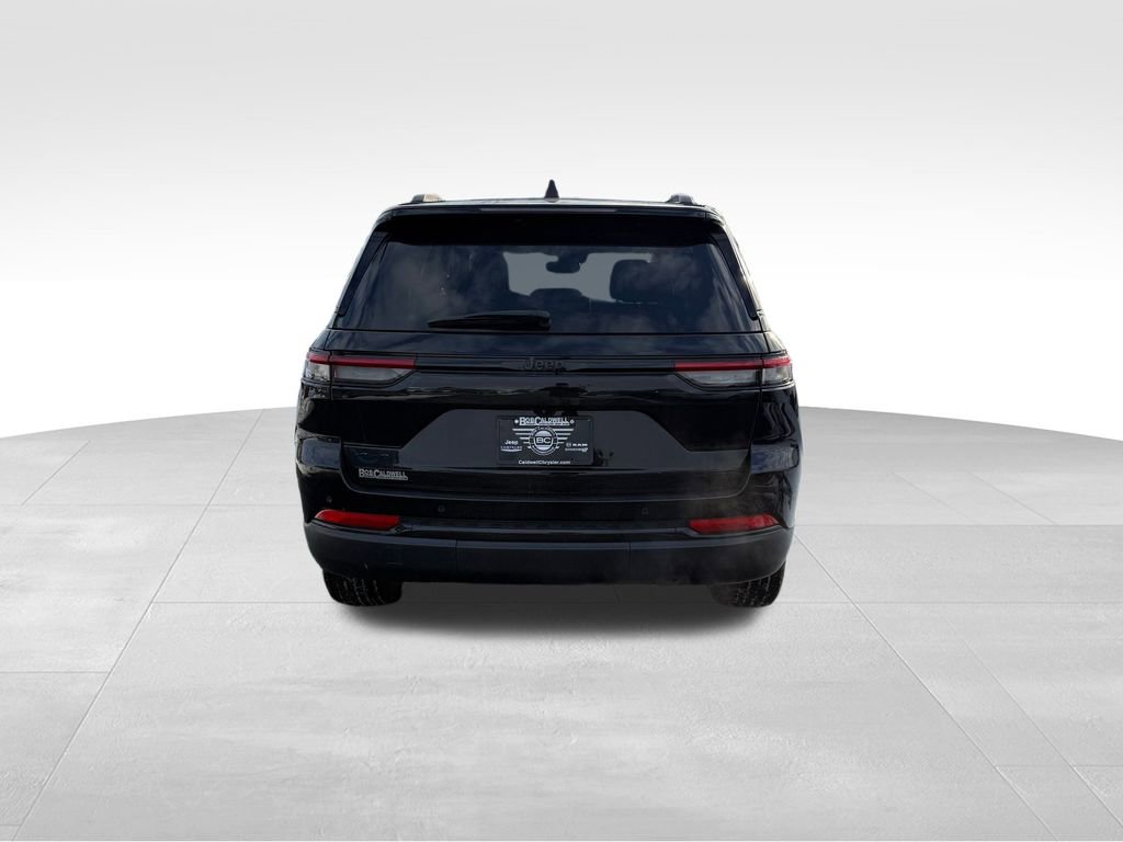 Used 2024 Jeep Grand Cherokee Altitude image 7
