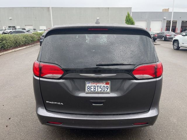 Used 2017 Chrysler Pacifica Touring w/ Tire & Wheel Group image 6