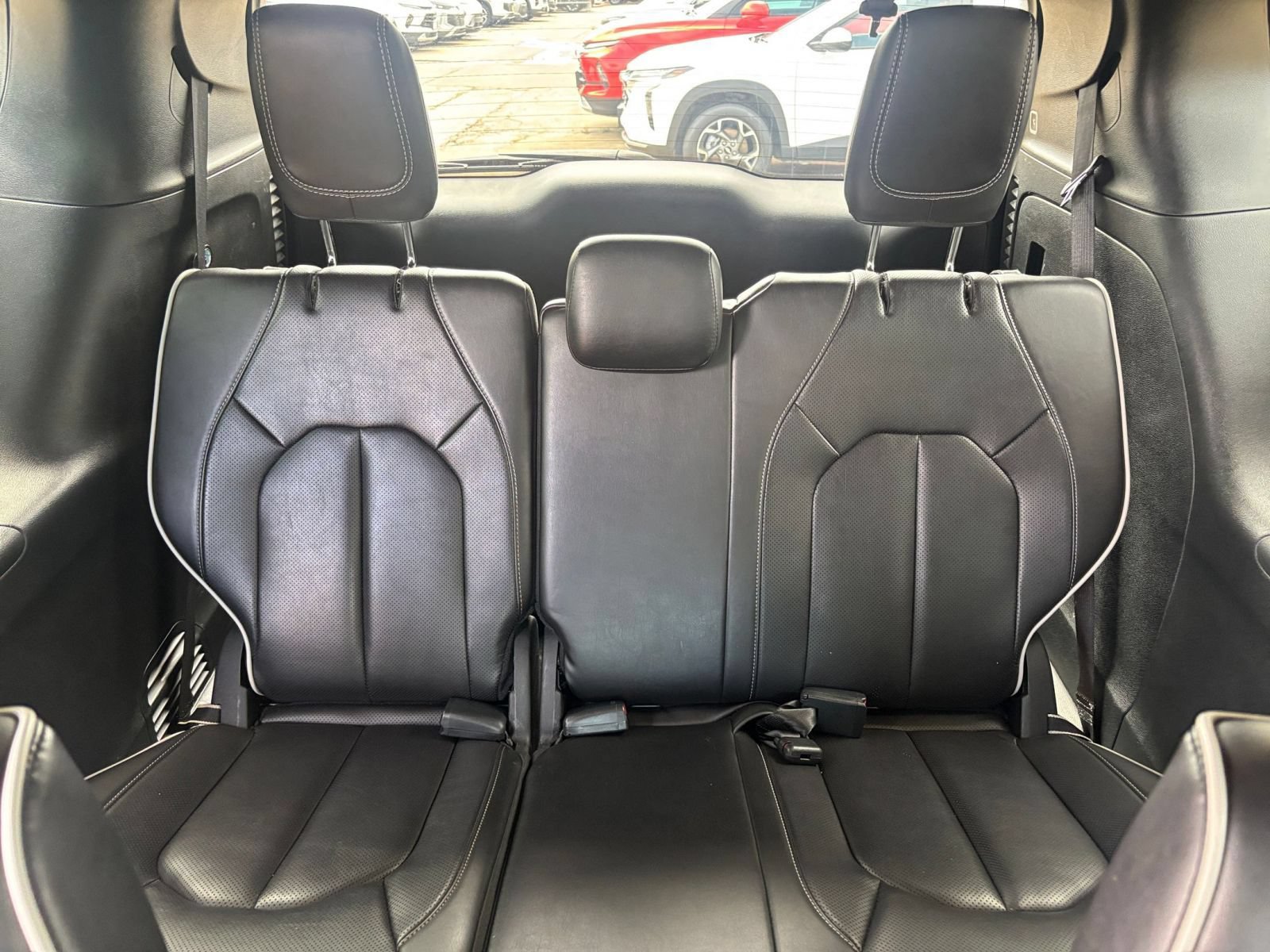 Used 2025 Chrysler Pacifica Limited FWD image 32