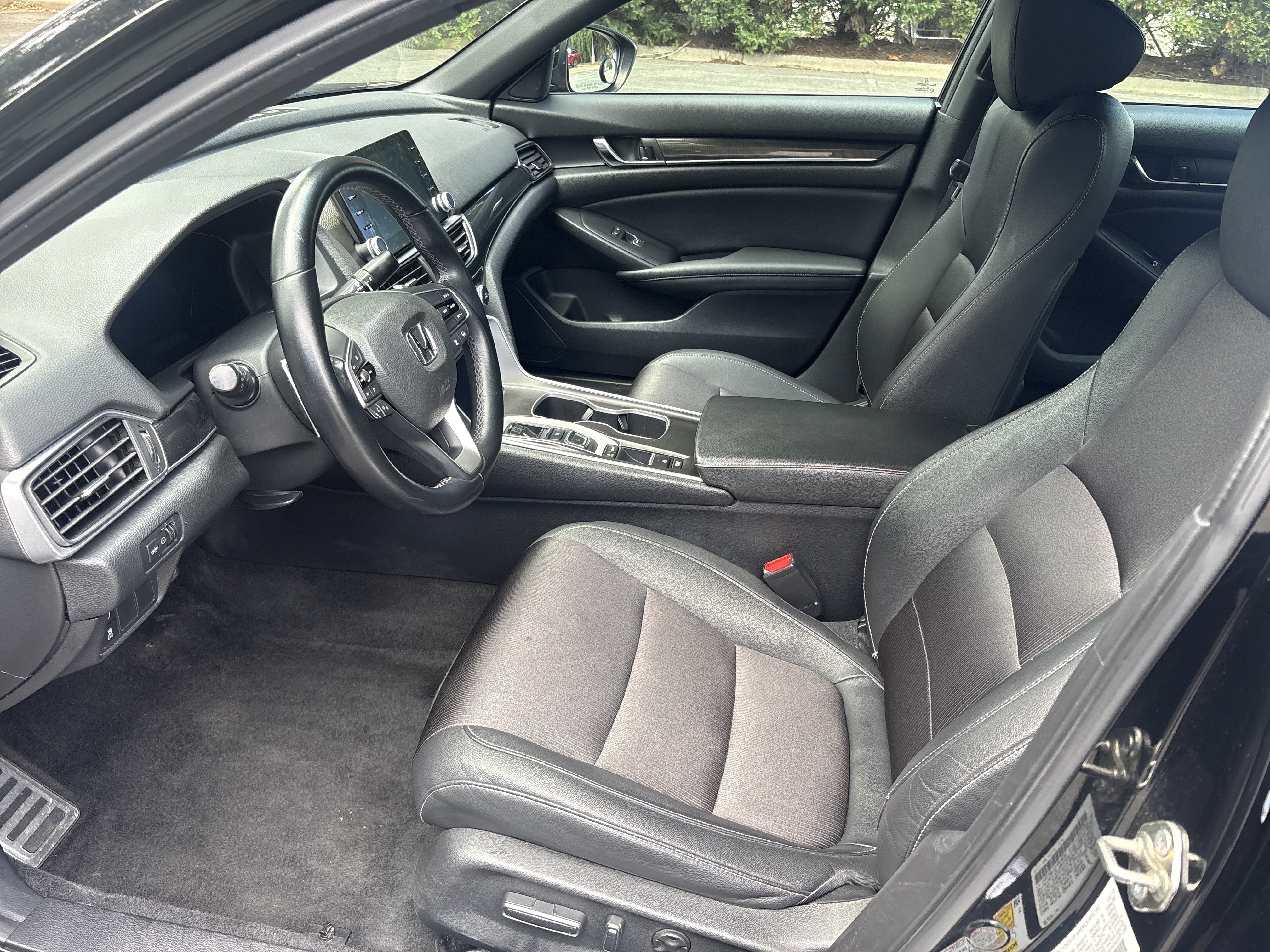Used 2019 Honda Accord Sport image 11