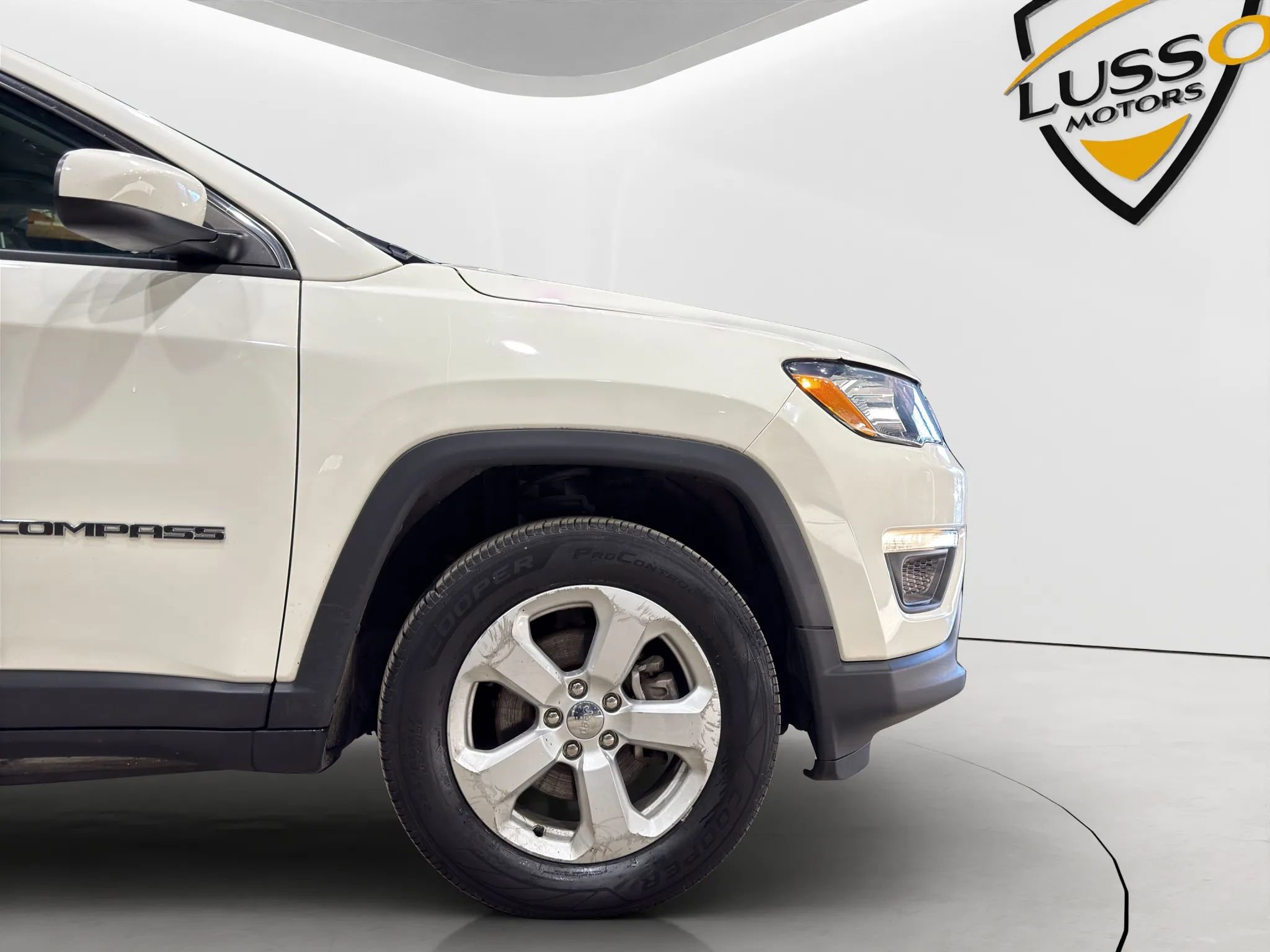 Used 2019 Jeep Compass Latitude image 30