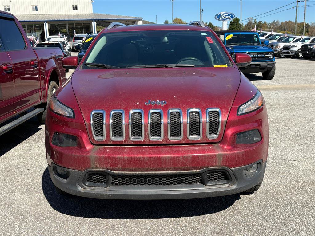 Used 2017 Jeep Cherokee Latitude w/ Cold Weather Group AWD/4WD image 2