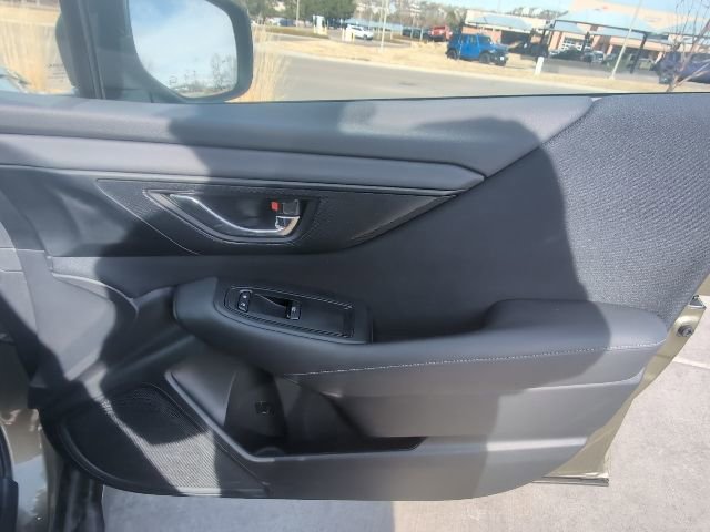 Used 2025 Subaru Outback Premium image 31