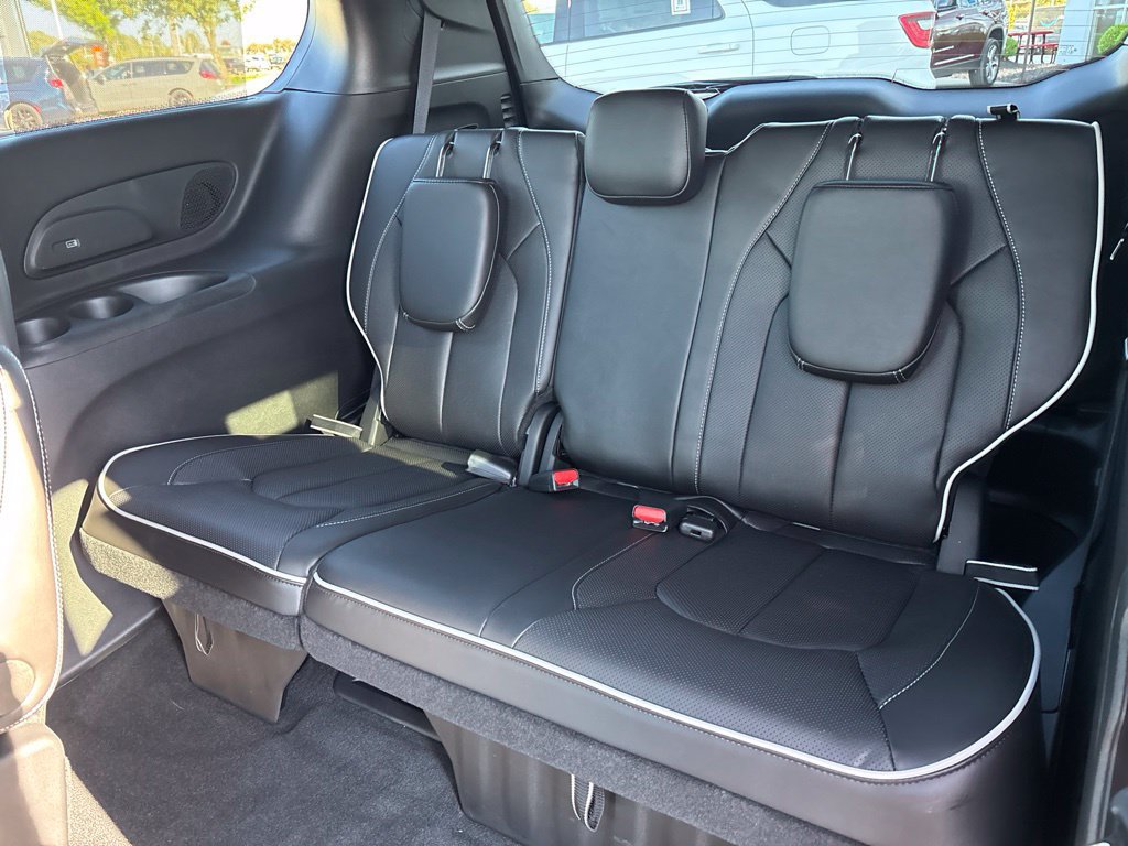 New 2027 Chrysler Pacifica Limited FWD image 19