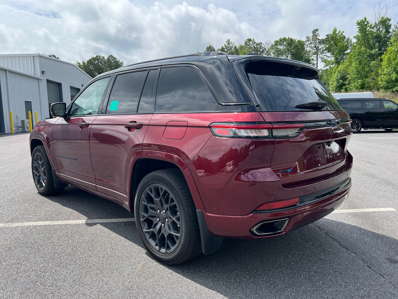 Used 2024 Jeep Grand Cherokee Summit AWD/4WD image 7