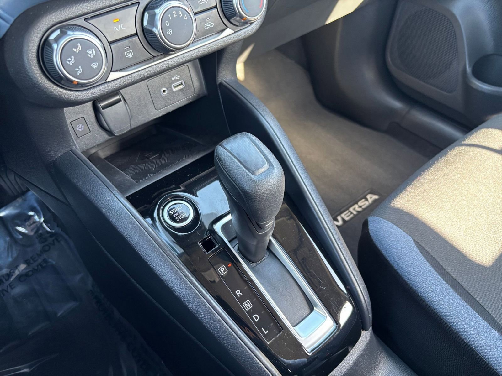 Used 2025 Nissan Versa SV image 39