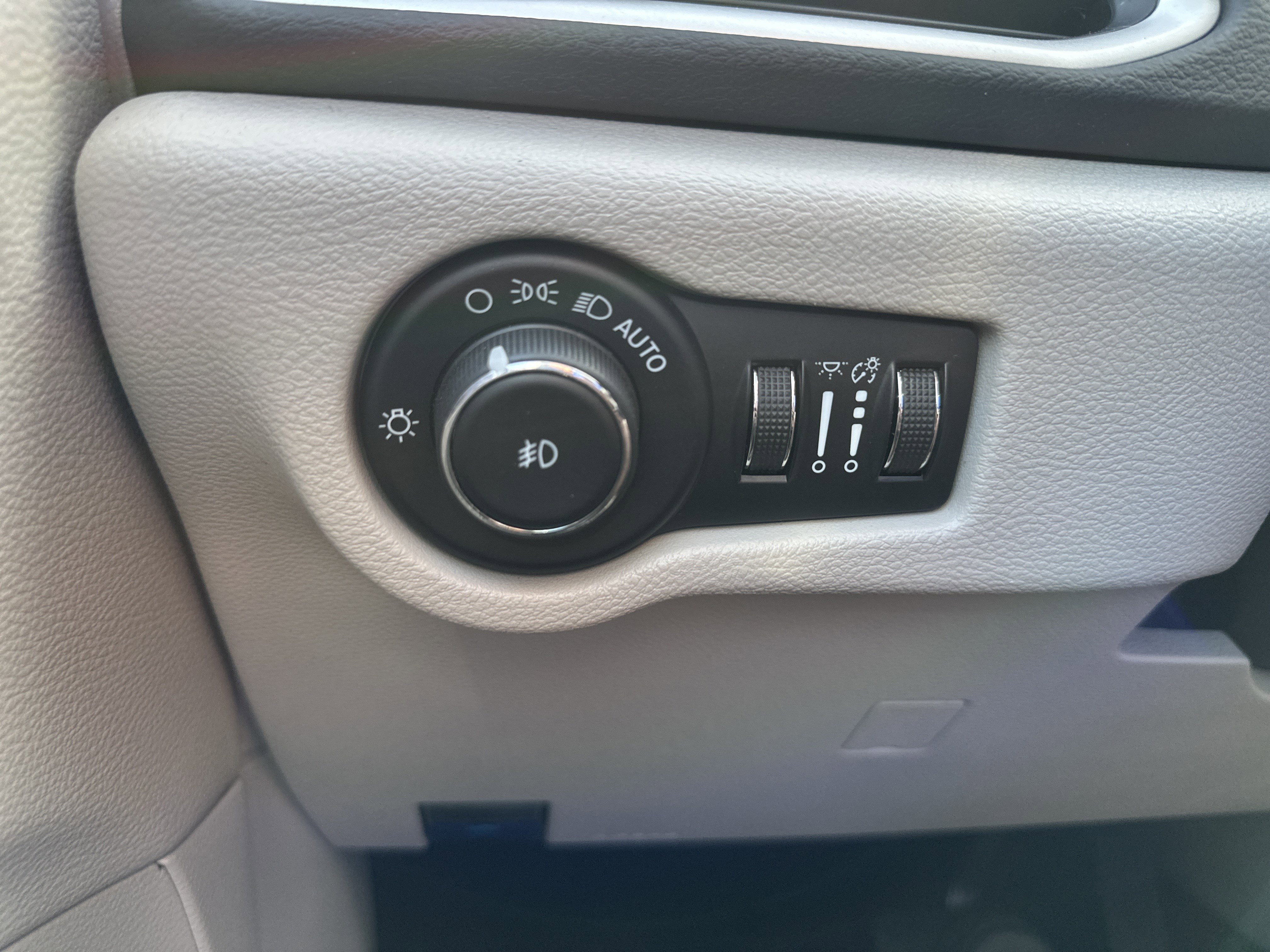 Used 2023 Chrysler Pacifica Touring-L image 31