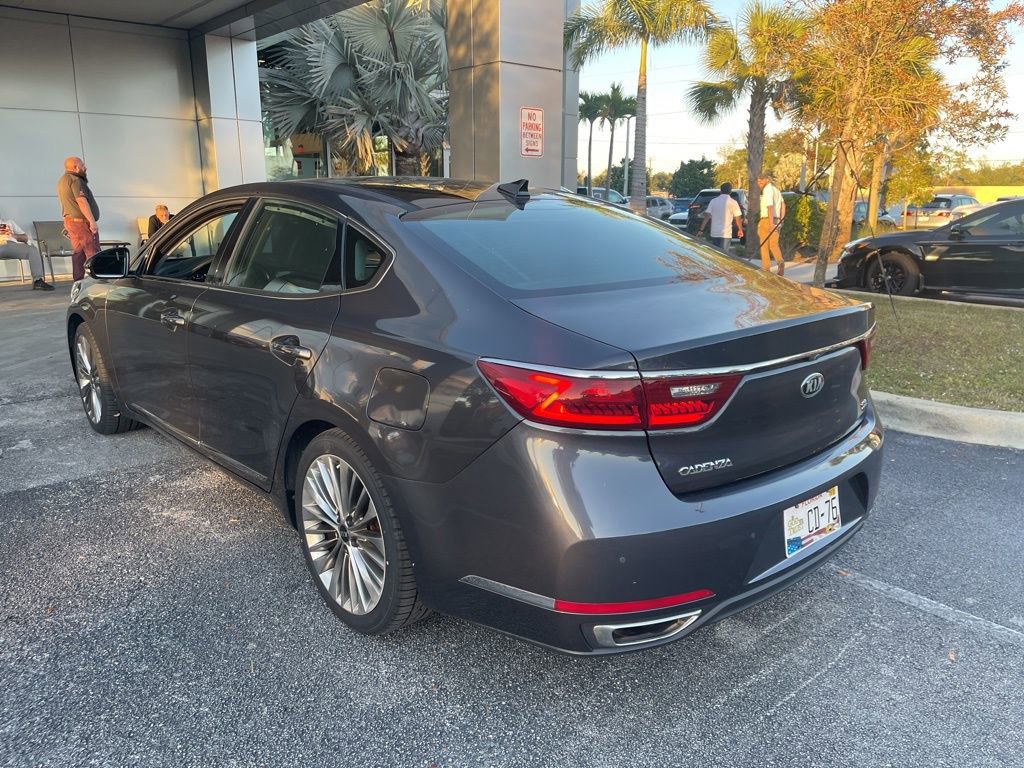 Used 2017 Kia Cadenza Limited image 2