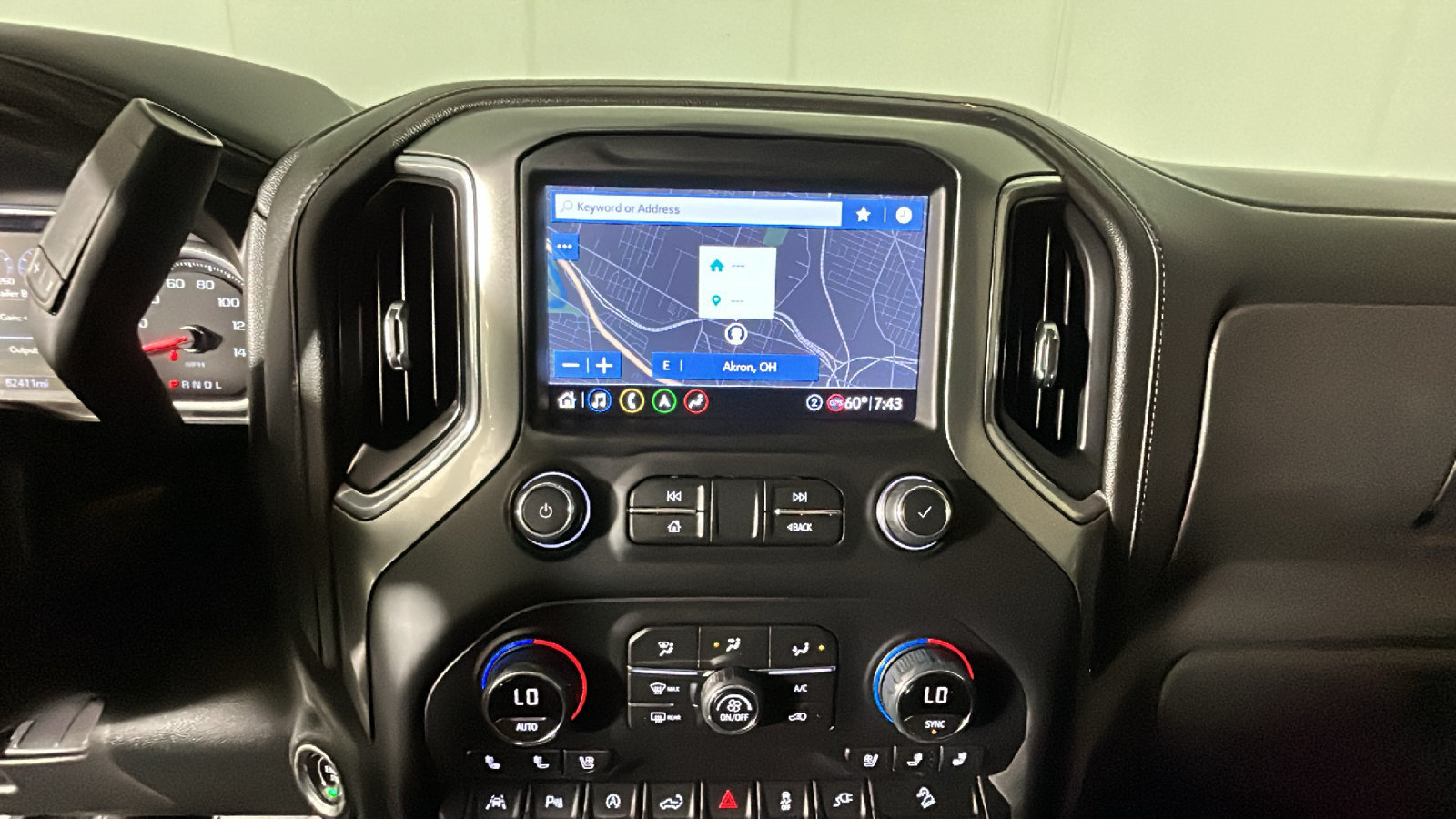 Used 2020 Chevrolet Silverado 1500 LTZ AWD/4WD image 29