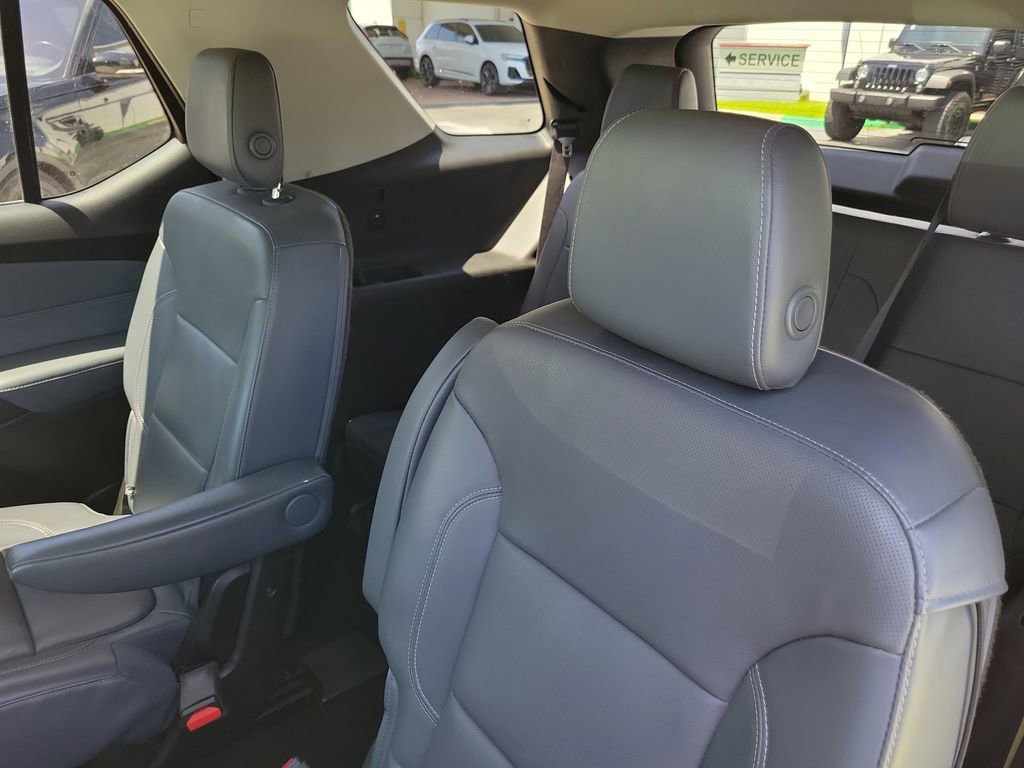 Used 2018 Chevrolet Traverse Premier w/ Driver Confidence II Package FWD image 14
