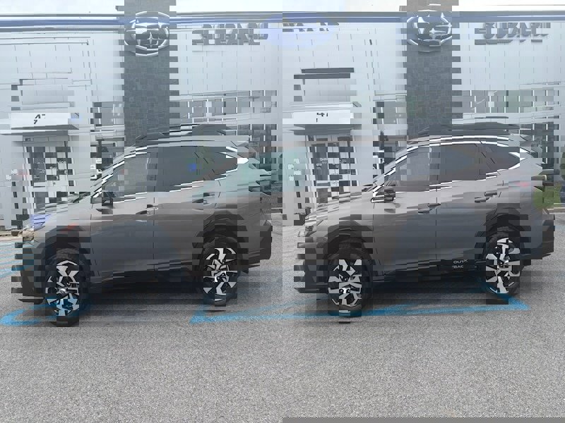 Used 2023 Subaru Outback Premium image 2