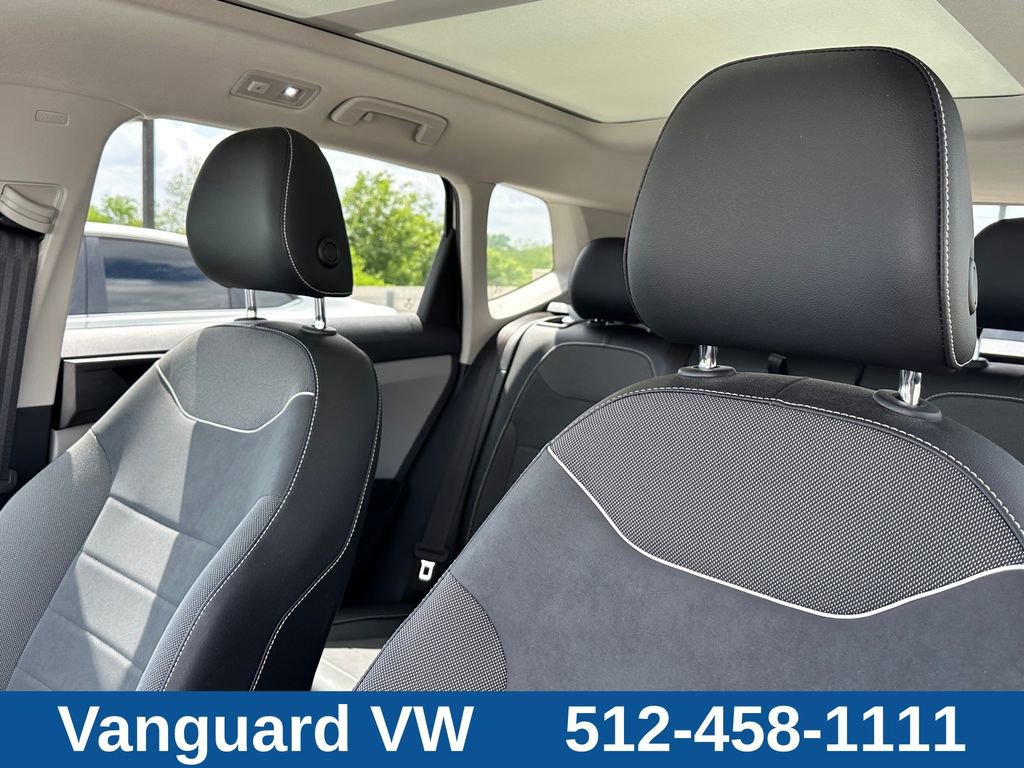 Used 2023 Volkswagen Taos SE w/ Panoramic Sunroof Package FWD image 9