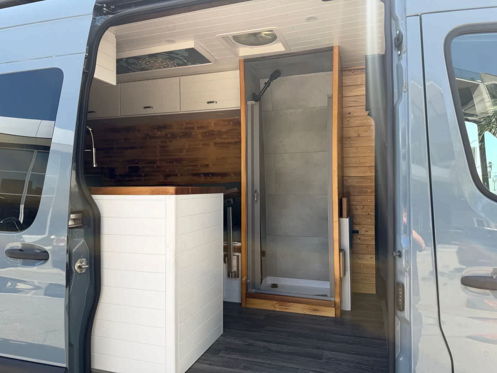 Used 2024 Mercedes-Benz Sprinter 2500 w/ Acoustic Package image 14
