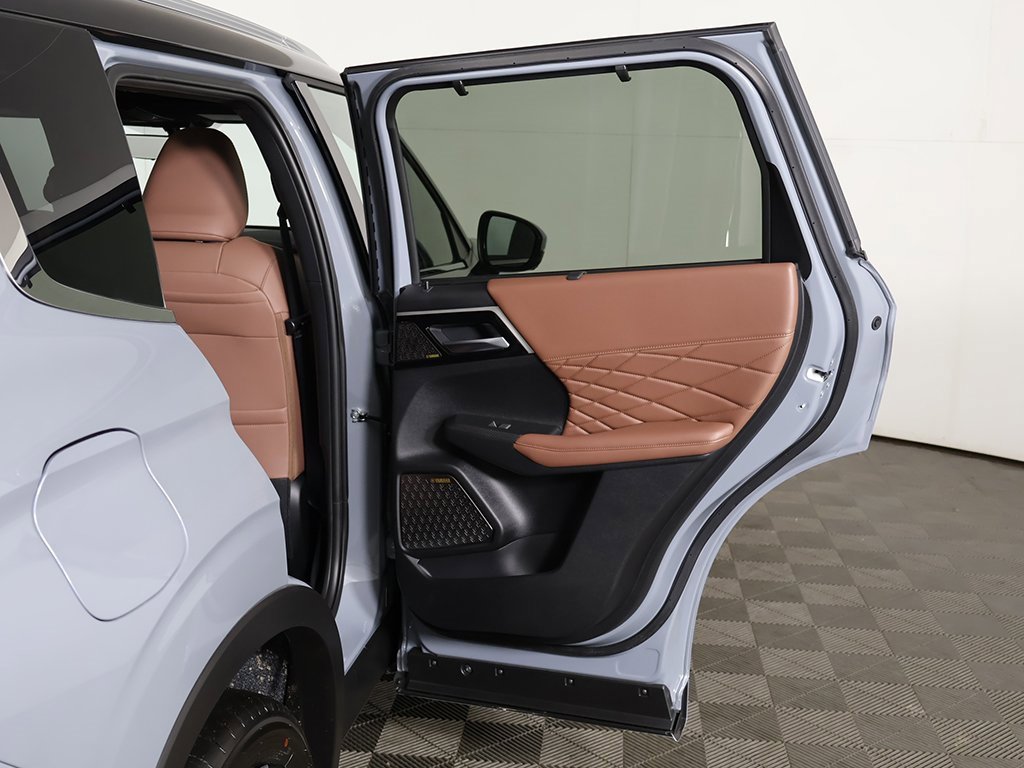 New 2025 Mitsubishi Outlander SEL image 28