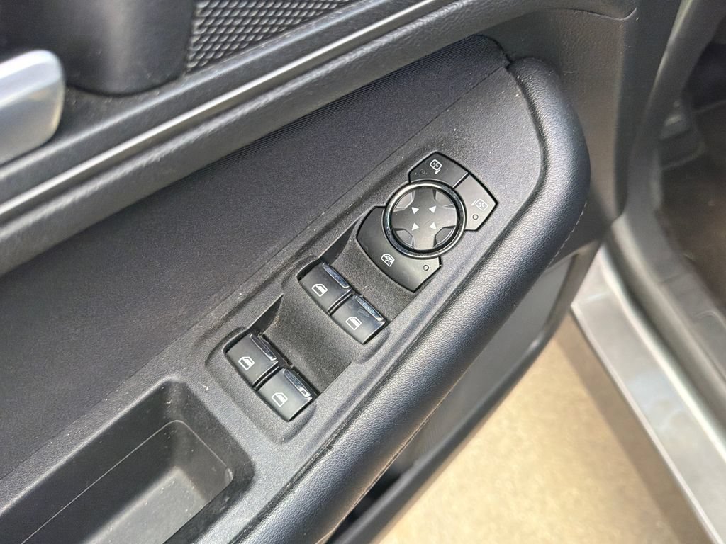 Used 2016 Ford Edge SE FWD image 16