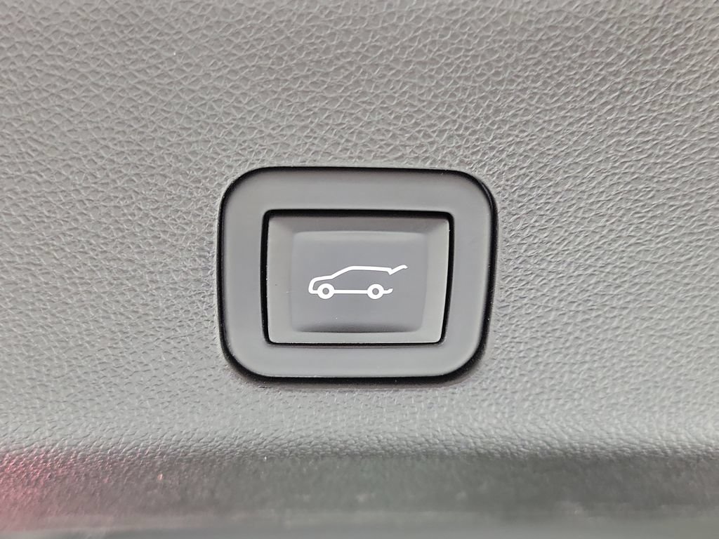 Used 2023 Cadillac Escalade Premium Luxury Platinum w/ LPO, Floor Liner Package AWD/4WD image 9