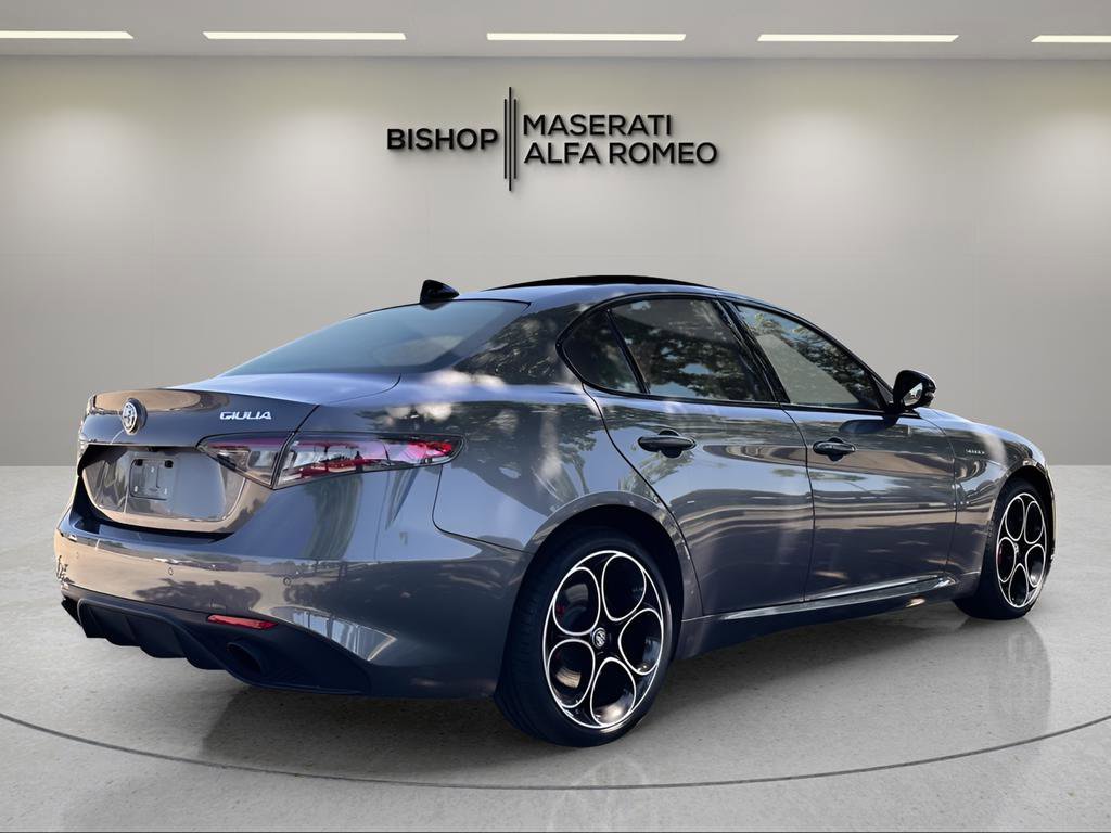 Used 2024 Alfa Romeo Giulia Veloce image 6