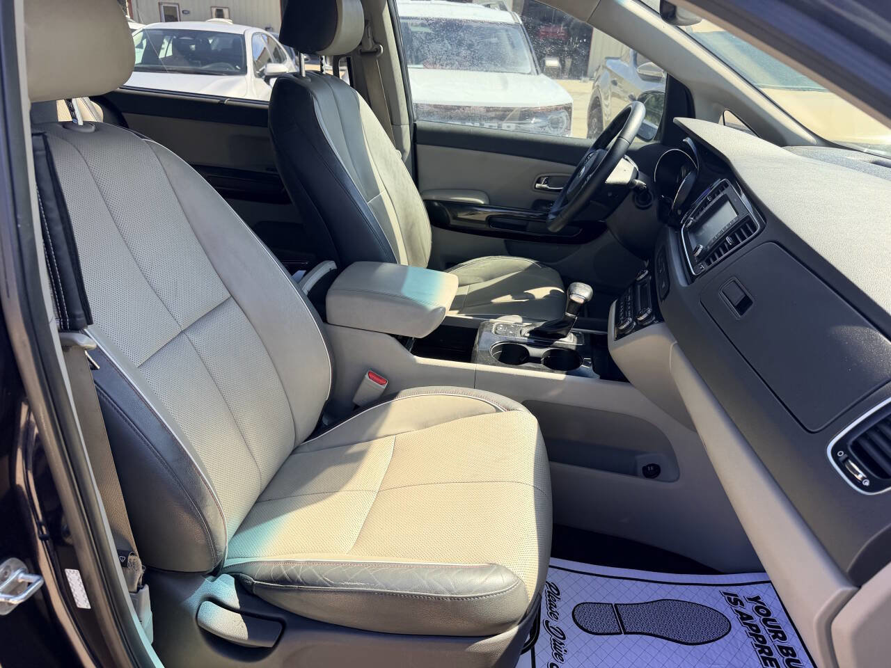 Used 2018 Kia Sedona EX image 25