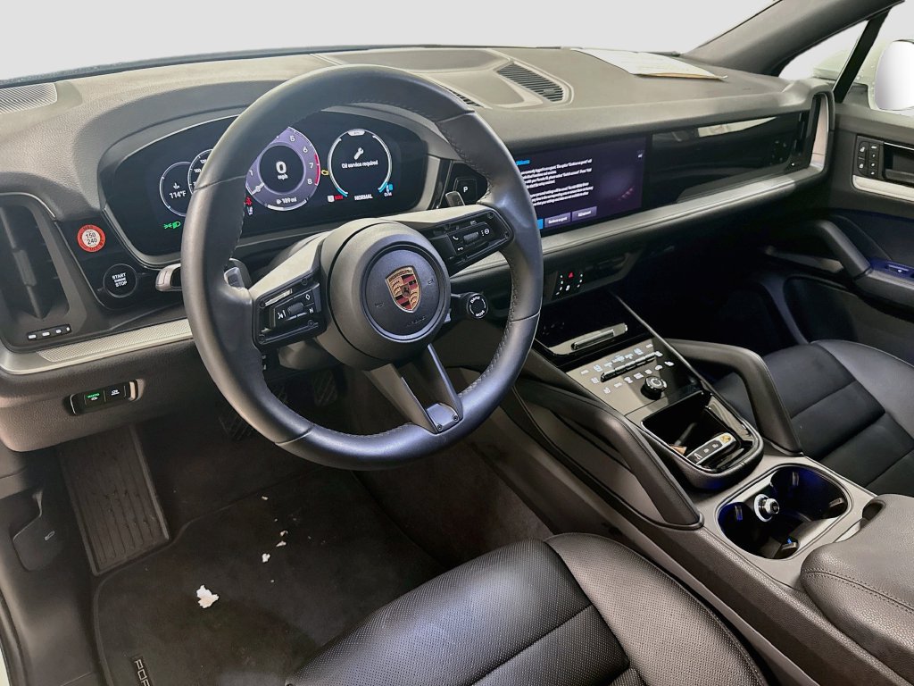 Certified 2025 Porsche Cayenne AWD/4WD image 4