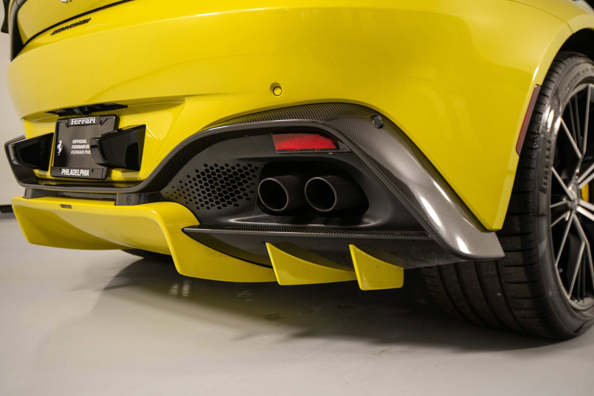 Used 2021 Aston Martin V8 Vantage Roadster image 12