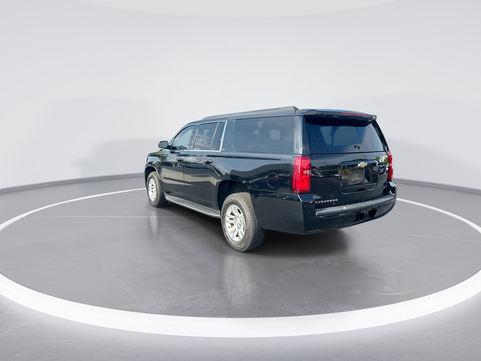 Used 2018 Chevrolet Suburban LT AWD/4WD image 7