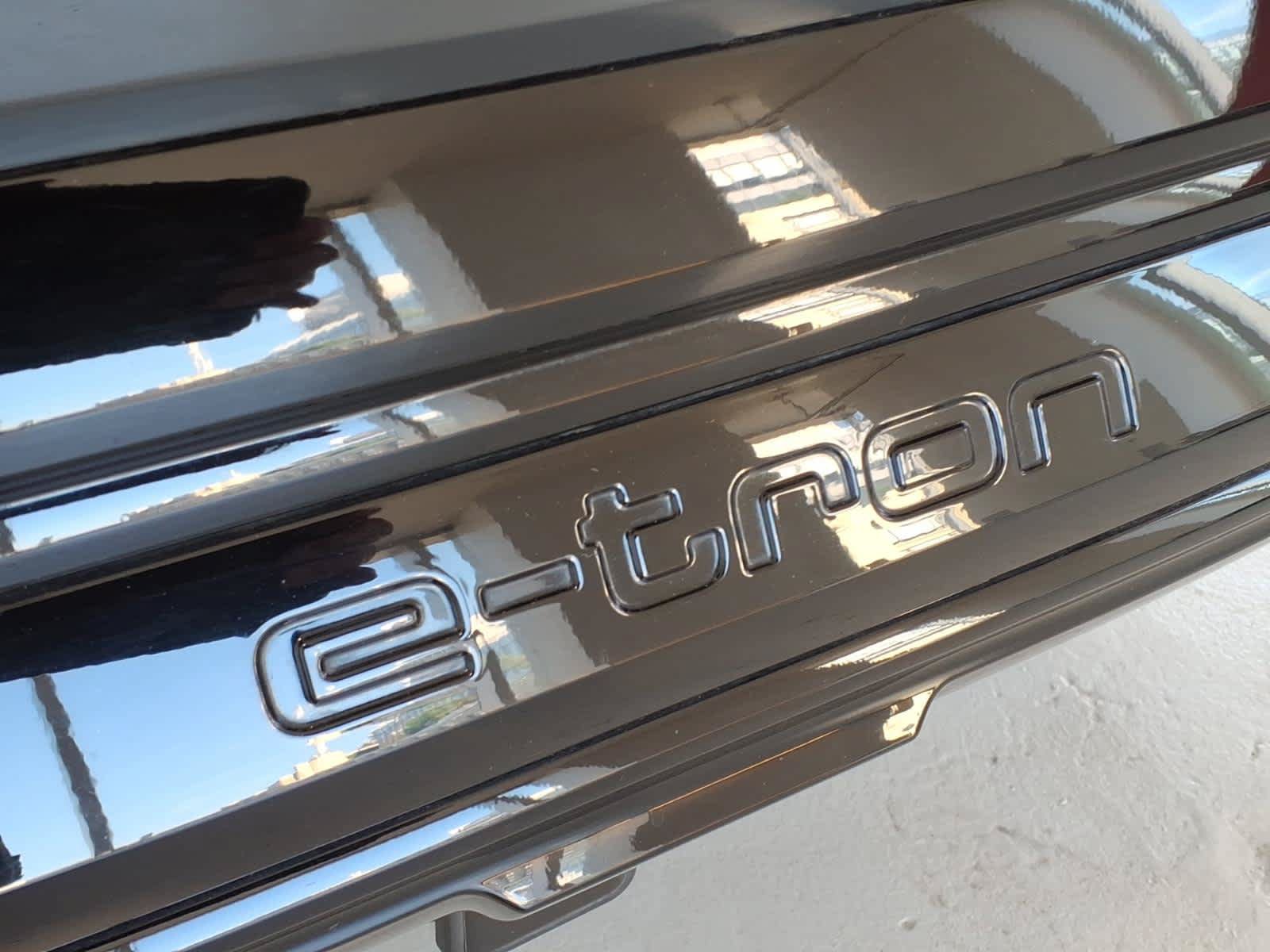 Used 2024 Audi Q8 e-tron Premium AWD/4WD image 8