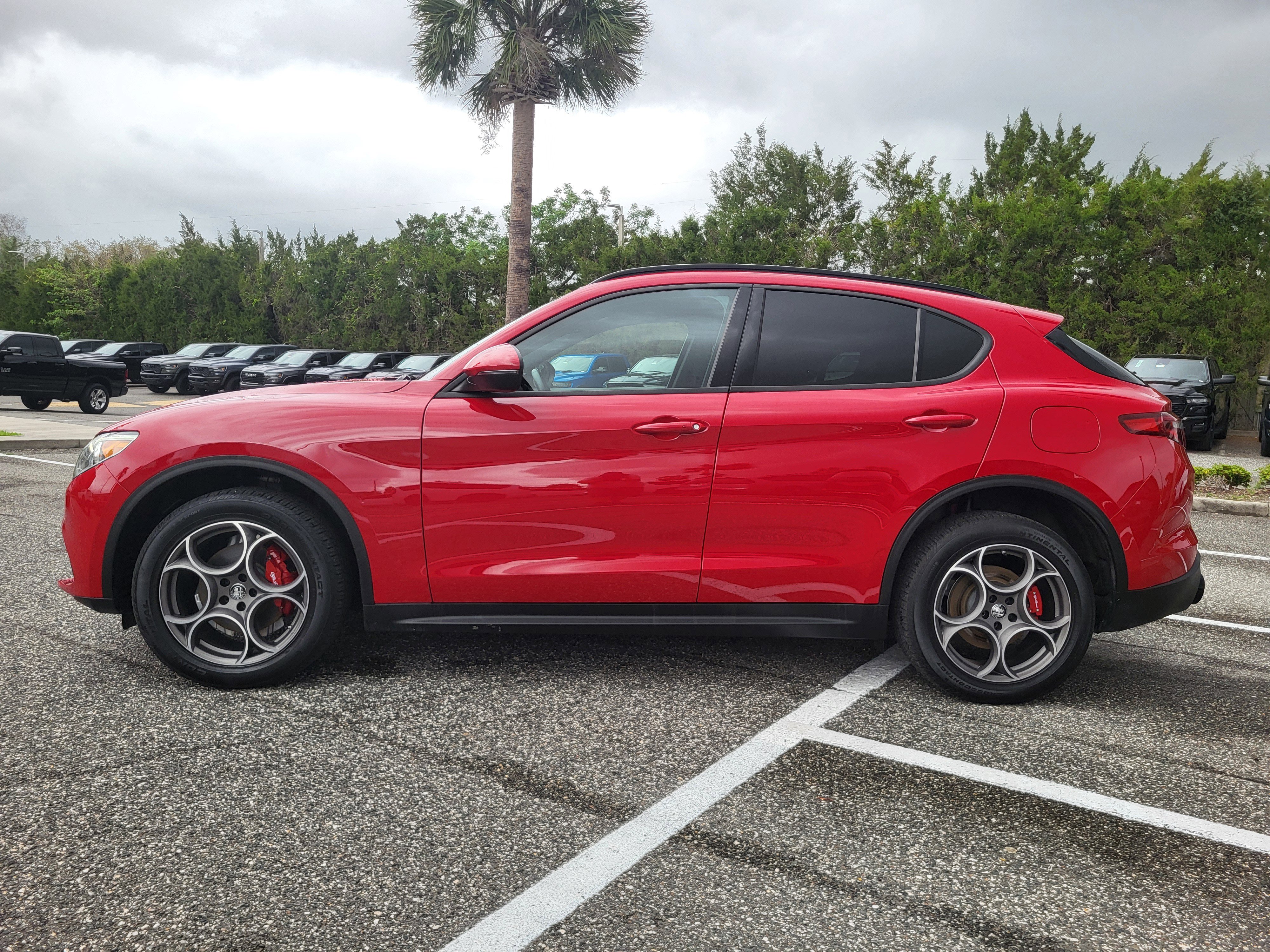 Used 2023 Alfa Romeo Stelvio Sprint image 7