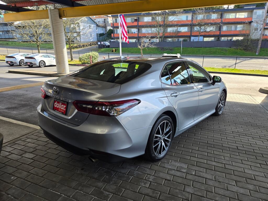 Used 2024 Toyota Camry XLE w/ Cold Weather Package FWD image 5