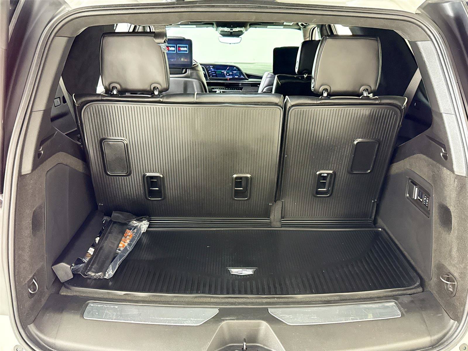 Used 2024 Cadillac Escalade V w/ LPO, ONYX Package AWD/4WD image 31