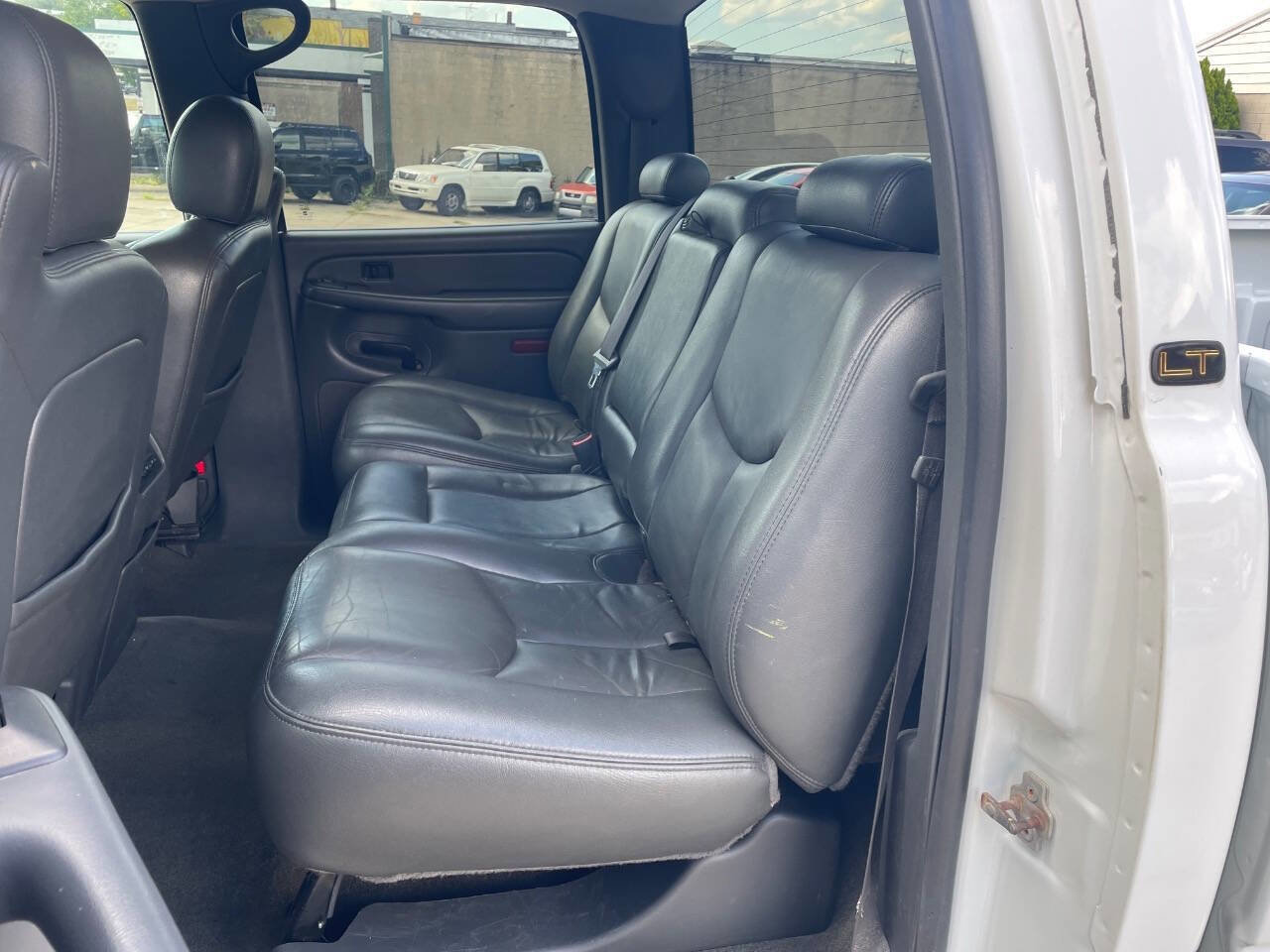 Used 2006 Chevrolet Silverado 2500 LT w/ Heavy-Duty Power Package image 11