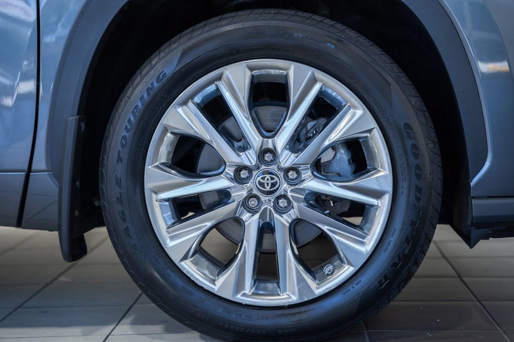 Used 2023 Toyota Highlander Limited AWD/4WD image 18