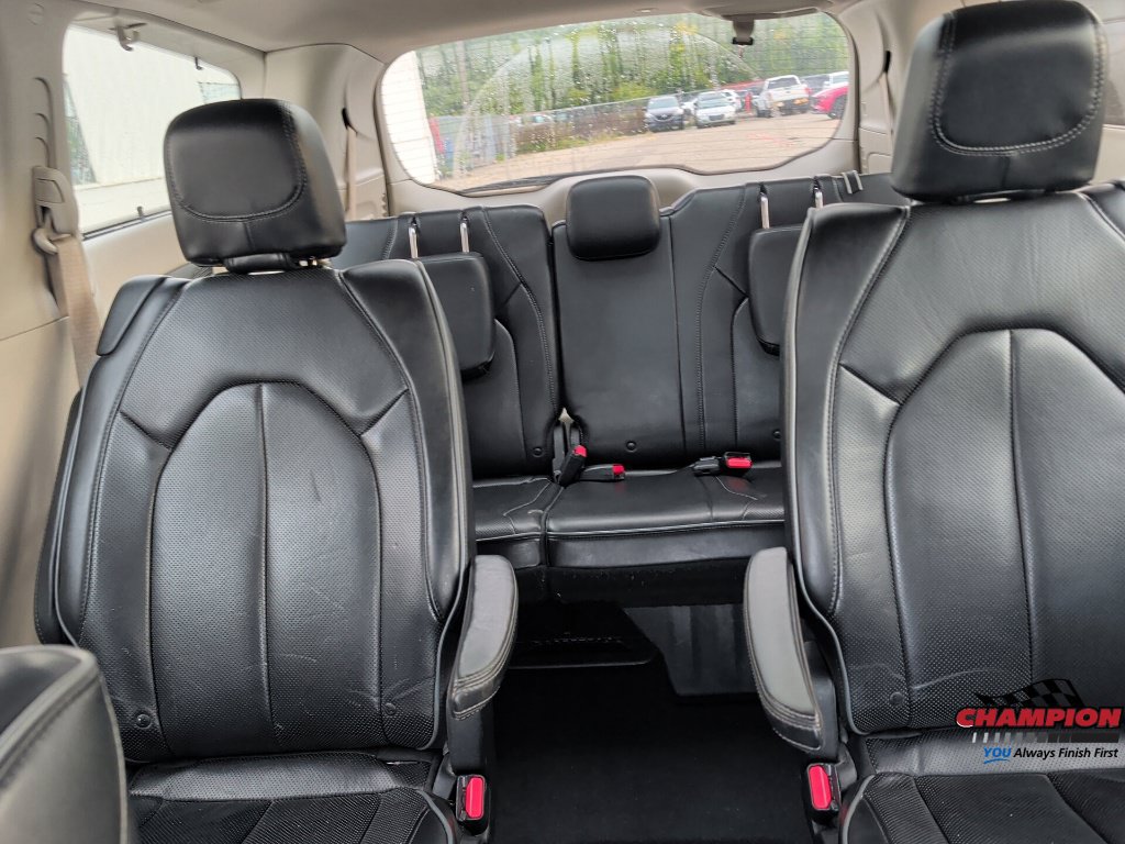 Used 2017 Chrysler Pacifica Limited FWD image 29