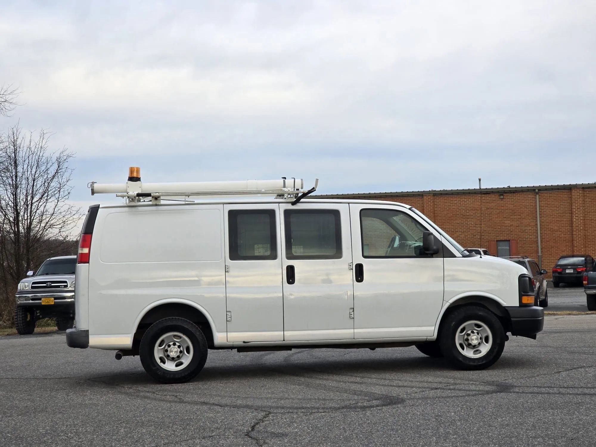Used 2009 Chevrolet Express 2500 image 7