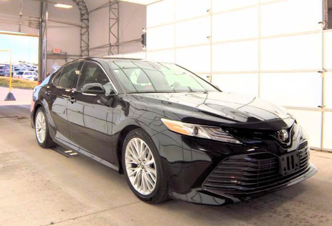 Used 2019 Toyota Camry XLE w/ Carpet Mat Package FWD image 2
