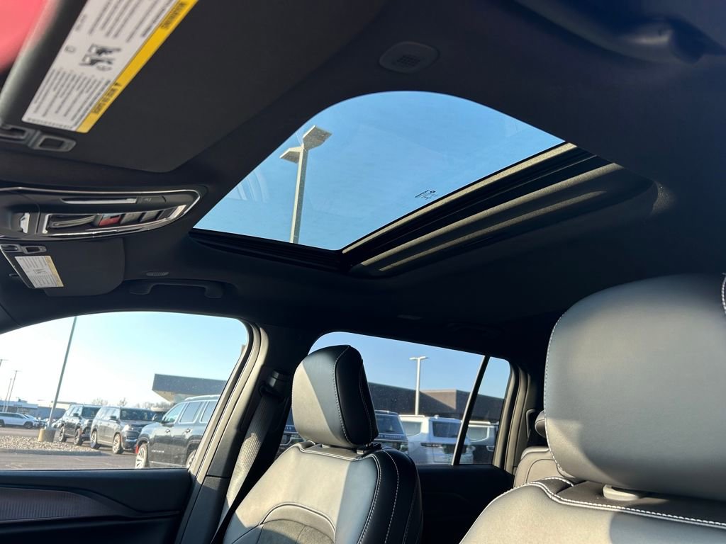 New 2025 Jeep Grand Cherokee L Altitude image 21